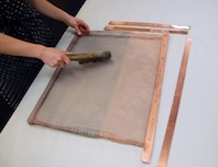 Cleaning the wire mesh